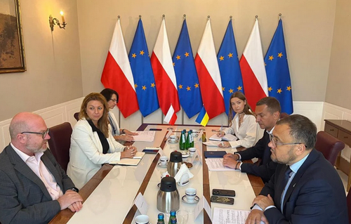 МВС Польщі працює над врегулюванням правового статусу українців після вето Навроцького